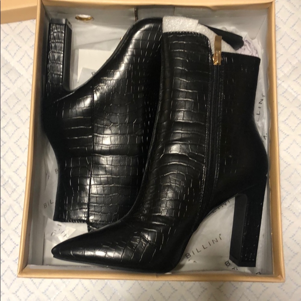 Black boots NEVER WORN